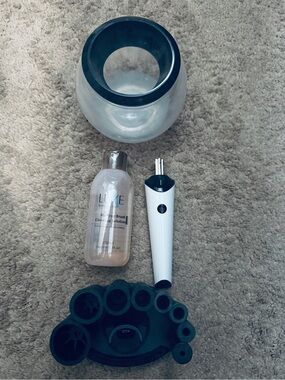 Makeup brush cleaner